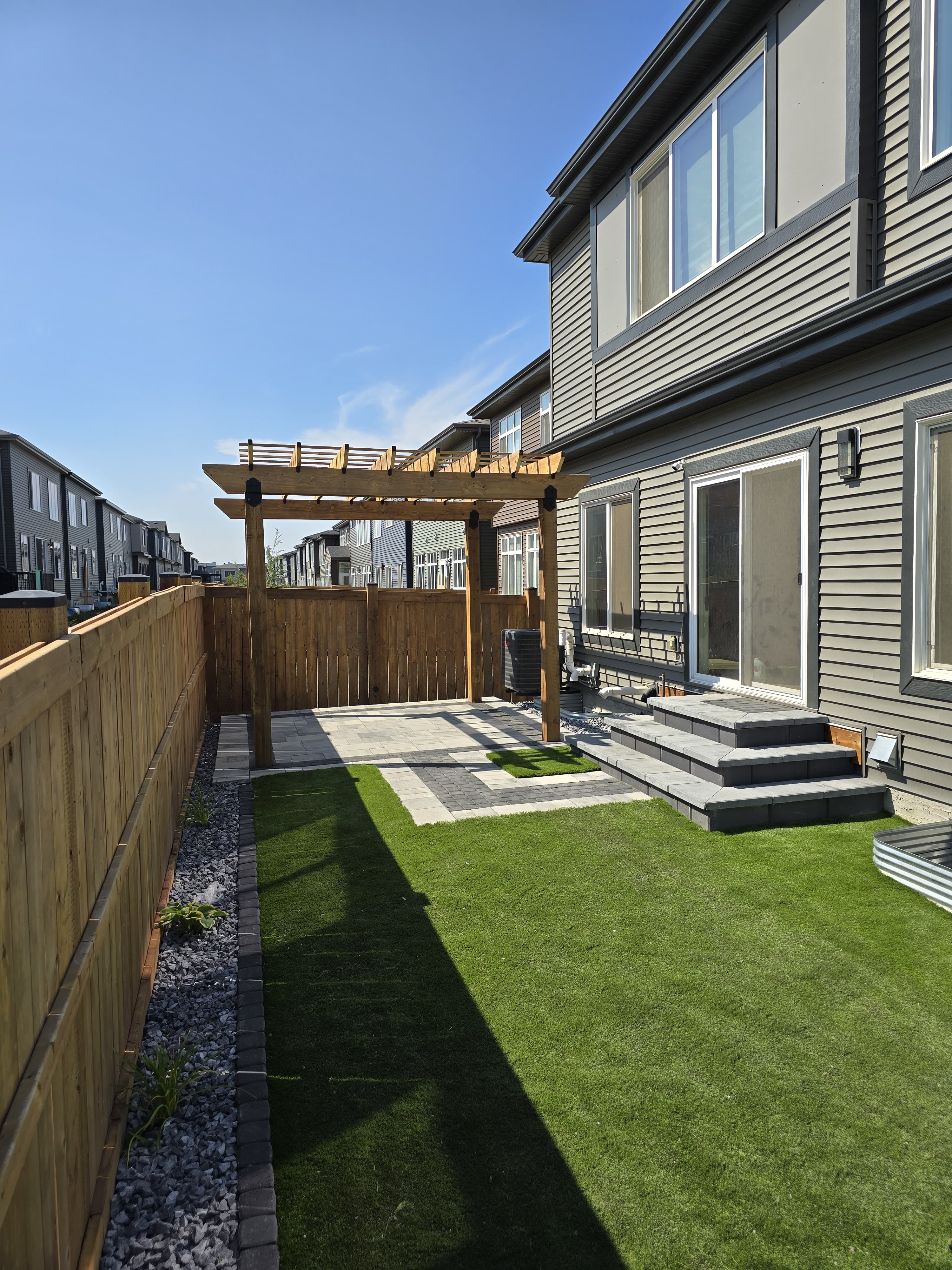 Cedar pergola alongside turf sideyard — Edmonton