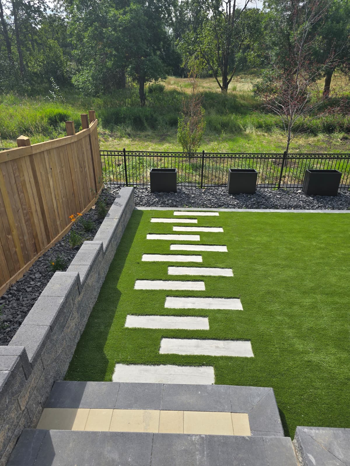 Sod installation with stone steppers — Leduc